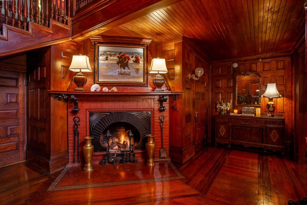 Staircas, fire Room Ivy Lodge | Newport, RI